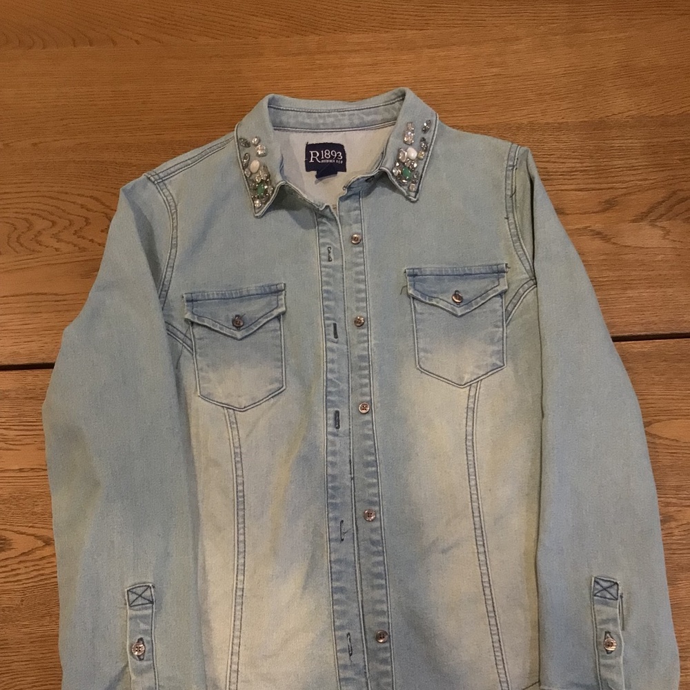 R1893 Women Embellished Denim Shirt Light Wash Long Sleeves Button Down